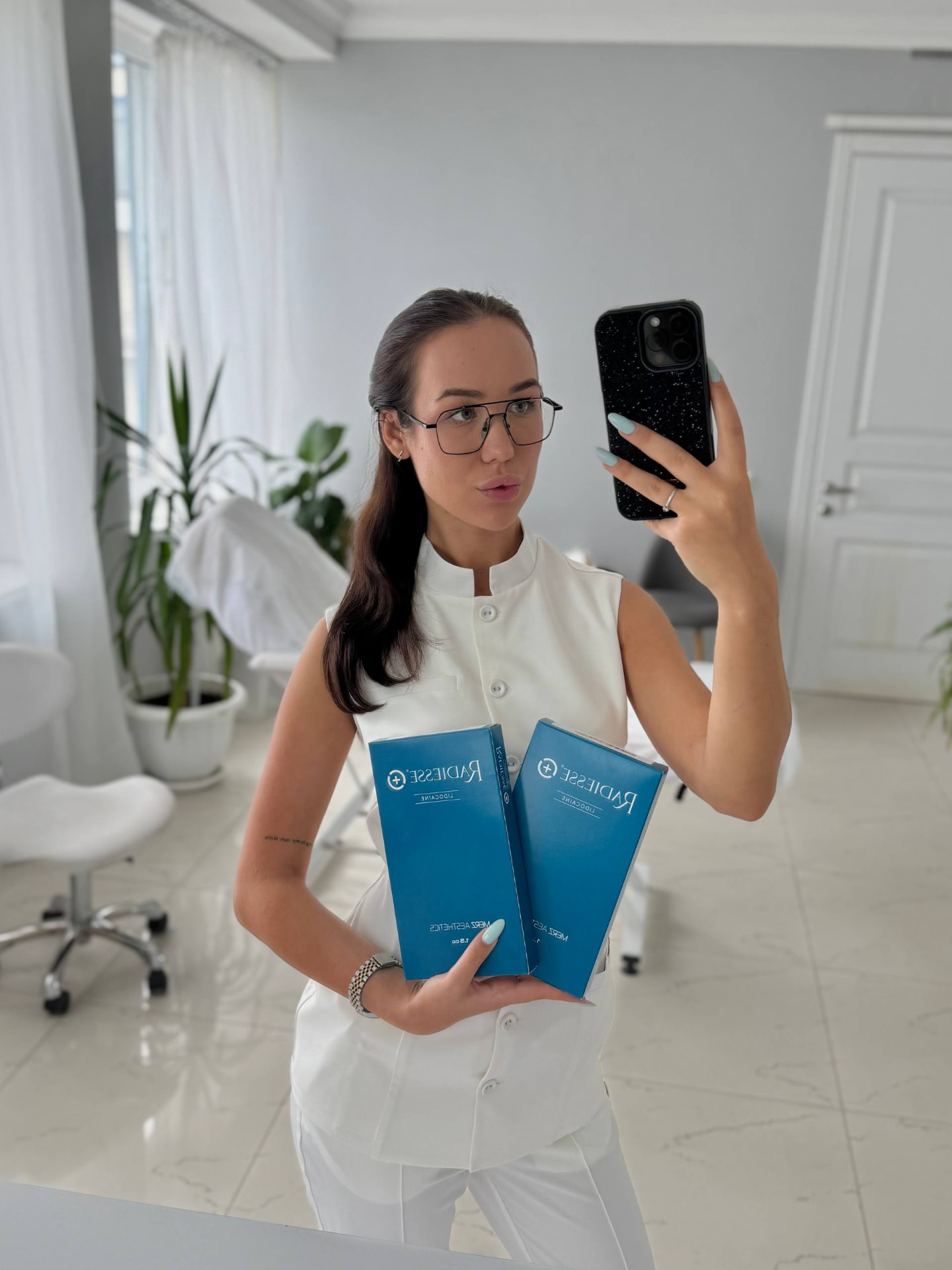 Косметолог Анна у своєму кабінеті в Одесі
